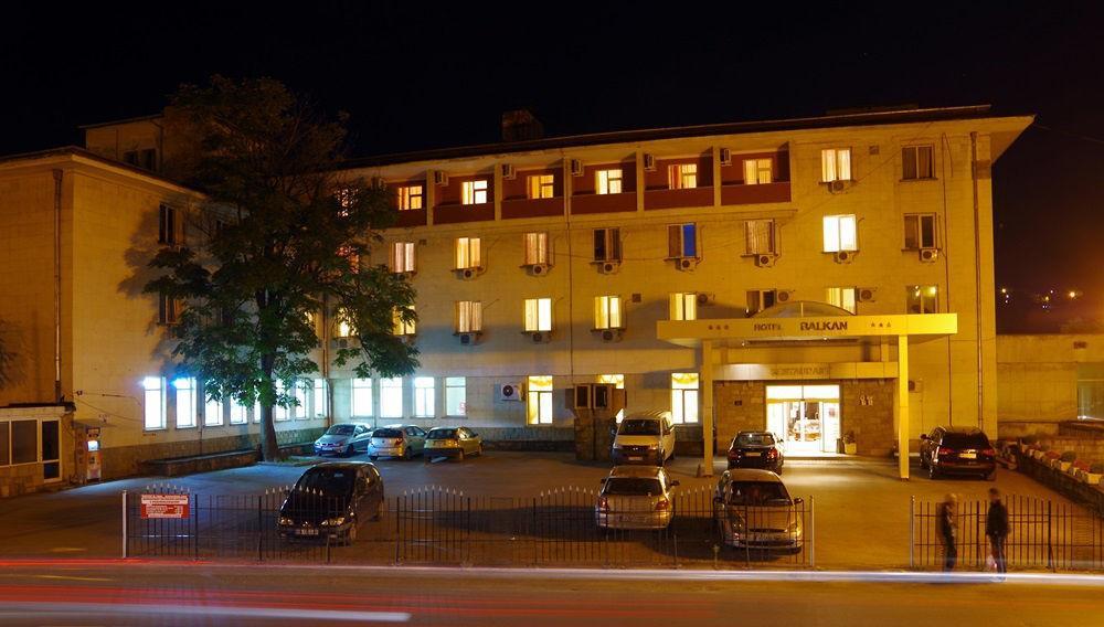 Hotel Balkan Gabrovo Bagian luar foto